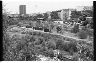 Kleinbildnegativ: Bahngelände, Monumentenbrücke, 1980