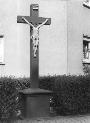 Wegkreuz neben Haus Nr.1; Frankfurt, Montabaurer Straße