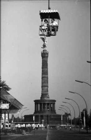 Berlin: Interbau; Sesselbahn über der Siegessäule