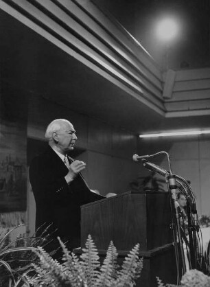 Archivfotografie "menschen_persoenlichkeiten_politiker_on02"
