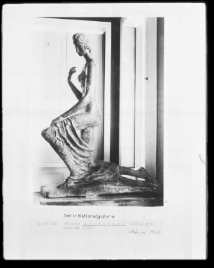 Kniende (Fragment)