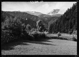 Dolomiten, Gebirgslandschaft mit Kirche