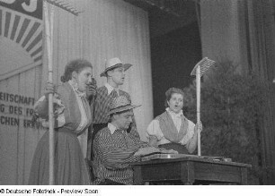 Auftritt der Kulturgruppe der Hauptverwaltung der Volkspolizei in der Kongresshalle