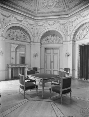 Palais Modena — Wartesaal