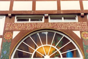 Kindergartenweg 1. Detmold. Berlebeck. Giebelrosette und Inschrift