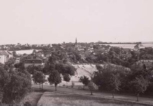 Dresden-Leubnitz-Neuostra. Blick von Norden zur Dorfkirche