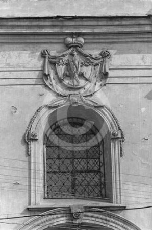 Fenster, Ornamente und Wappen am Westgiebel der Klosterkirche Groß Rauden