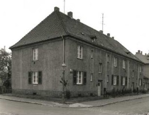 Dresden-Gruna. Wohnsiedlung Bauverein "Gartenheim" (um 1926/1927; P. Beck, M. Oertel). Wohnhaus, Am Ende 18/16. Eckansicht
