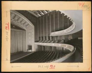 Stadttheater, Duisburg: Ansicht Bühne und Zuschauerraum