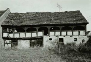 Stallgebäude mit Galerie