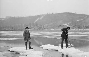 Elbschiffer, Schifferjungen auf Eisschollen