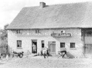 Wohnhaus, Stall und Scheune eines Genossenschaftsbauers der LPG Löwenberg (Kr. Gransee)