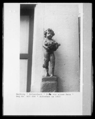 Putto mit Blumen
