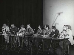 Diskussion. Soll Christo den Reichstag verpacken?