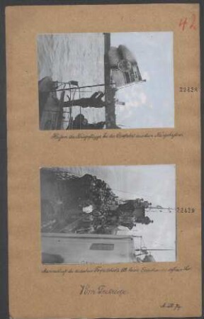 Hissen der Kriegsflagge bei der Ausfahrt aus dem Kriegshafen