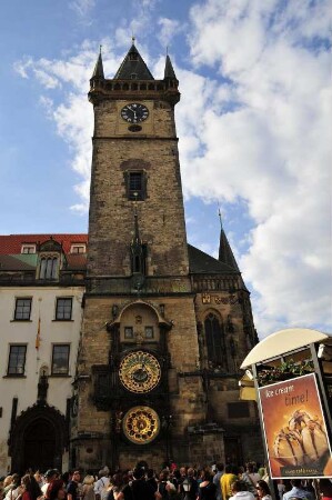 Uhrturm : Blick auf den Uhrturm des Altstädter Rathauses in Prag