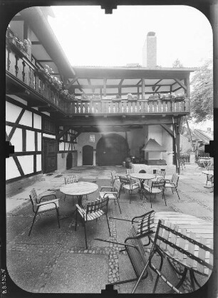 Suhl, An der Hasel 1. Gasthaus "Goldener Hirsch". Hofansicht