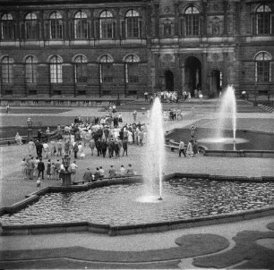 Dresden-Altstadt. Blick über den Zwingerhof zur Gemäldegalerie (1847-1855; G. Semper)