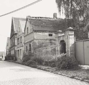 Hohenmölsen-Großgrimma, Friedensstraße 23, 25, 27, 29. Wohnhäuser. Straßenansicht