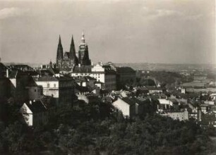 Prag. Blick vom Kloster Strahov zum Hradschin mit Veitsdom