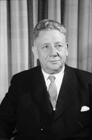 Freiburg: Amtszimmer; Regierungspräsident Anton Dichtel, Porträt