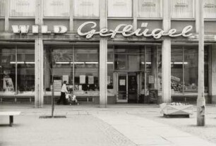 Dresden-Altstadt, Gewandhausstraße 2. Geschäftshaus (1957-1958; H. Terpitz, G. Dettmar, H. Zimmermann) mit Wild- und Geflügelladen