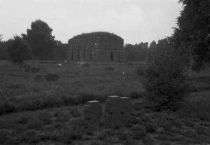 Donsbrüggen: Soldatenfriedhof mit Ehrenhalle