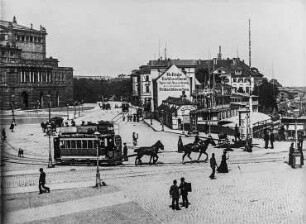 Theaterplatz : Dresden. Theaterplatz, Pferdebahn an der Auffahrt zur Augustusbrücke vor Helbigs Etablissement