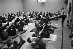Yoga-Kurs "Maha-Yoga auf christlicher Grundlage" des Yoga-Lehrer Artur Hildebrand der Volkshochschule Karlsruhe