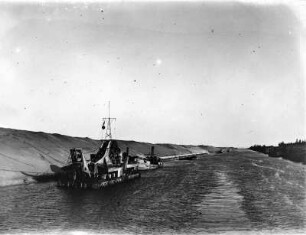 Schiffsverkehr auf Kanal : Der Schiffsverkehr auf einem Kanal