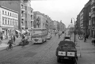 Berlin; Tegel: Schlossstraße vom Bus