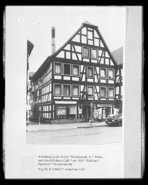Wohn- und Geschäftshaus Café