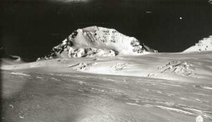 Berner Alpen. Mönch (4107 m) vom Jungfraufirn (von Süden)