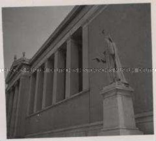 Wehrmachtssoldaten, Athen, Fassade der Universität