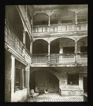 Knoderer Haus, Hof (um1600)