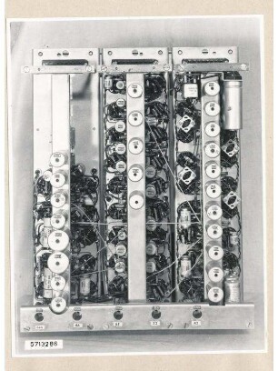 Impulszentrale TKG1, ausgebauter Impulsgeber von hinten, Foto 1957