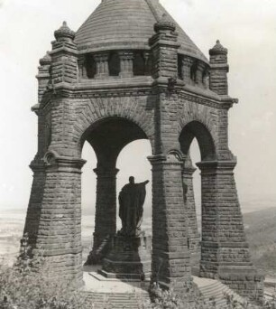 Porta Westfalica. Wittekindsberg. Kaiser-Wilhelm-Denkmal (1892-1896; B. Schmitz, C. v. Zumbusch)