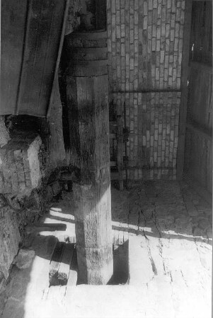 Ralbitz-Rosenthal-Zerna. Ehem. Wassermühle, Welle des Wasserrades