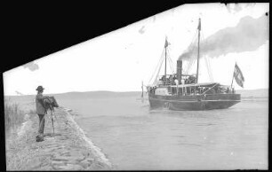 Siofok. Plattensee mit Dampfer Helka