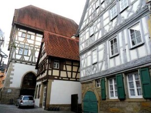 Stadtbild-Kirchgasse mit Fachwerkhäusern Nr 19 (1591) und Nr 31 (alte Universichat 1495) in Giebel- und Traufständiger Manier in Übersicht