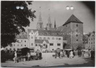 Regensburg, Alter Kornmarkt, Römerturm und Dom St. Peter