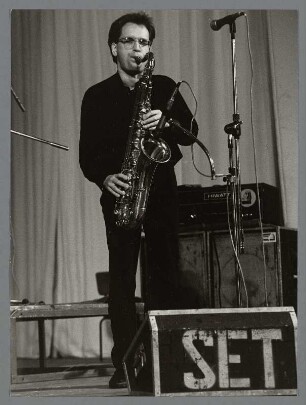 Alfred Harth : Portrait des Saxophonisten Alfred Harth in der Kongresshalle bei den 9. Leipziger Jazztagen 1984