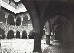 Heilsberg, Ordensschloß der Bischöfe von Ermland : Heilsberg (Lidzbark Warminski). Burg Heilsberg (Zamek biskupi w Lidzbarku Warmińskim), ehemalige Residenz der ermländischen Bischöfe. Innenhof mit Arkadengängen