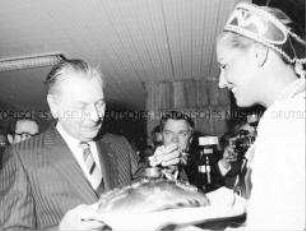 Empfang zum "Fest des Friedens und der Freundschaft" der DSF anlässlich des 70. Jahrestages der Oktoberrevolution in Berlin (Ost)