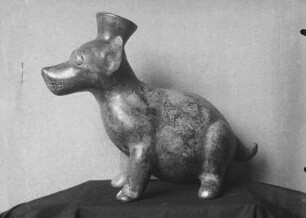 Gemästeter Hund (Plastik im Colima-Stil)