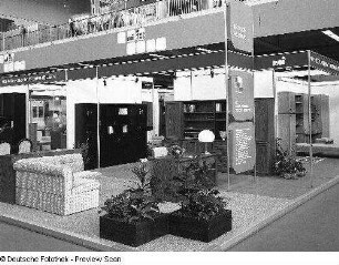 Ausstellungsfläche des VEB Möbelkombinat Dresden-Hellerau mit Wohnzimmermöbeln