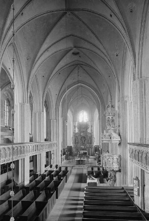 Tangermünde. St. Stephanskirche, Inneres, Blick zum Altar durch das Langhaus