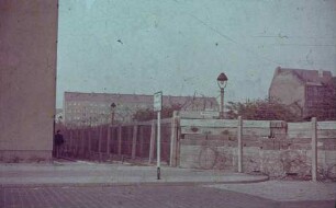 Grenzmauer in der Wildenbruchstraße