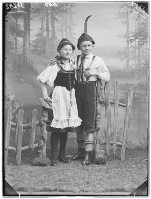 Geschwister Köhler in Tracht