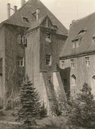 Schleinitz. Schloß. Kapelle. Blick aus dem Wallgraben